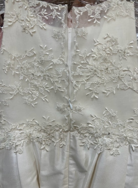 OpenBackRaisedLace & Silk Skirt